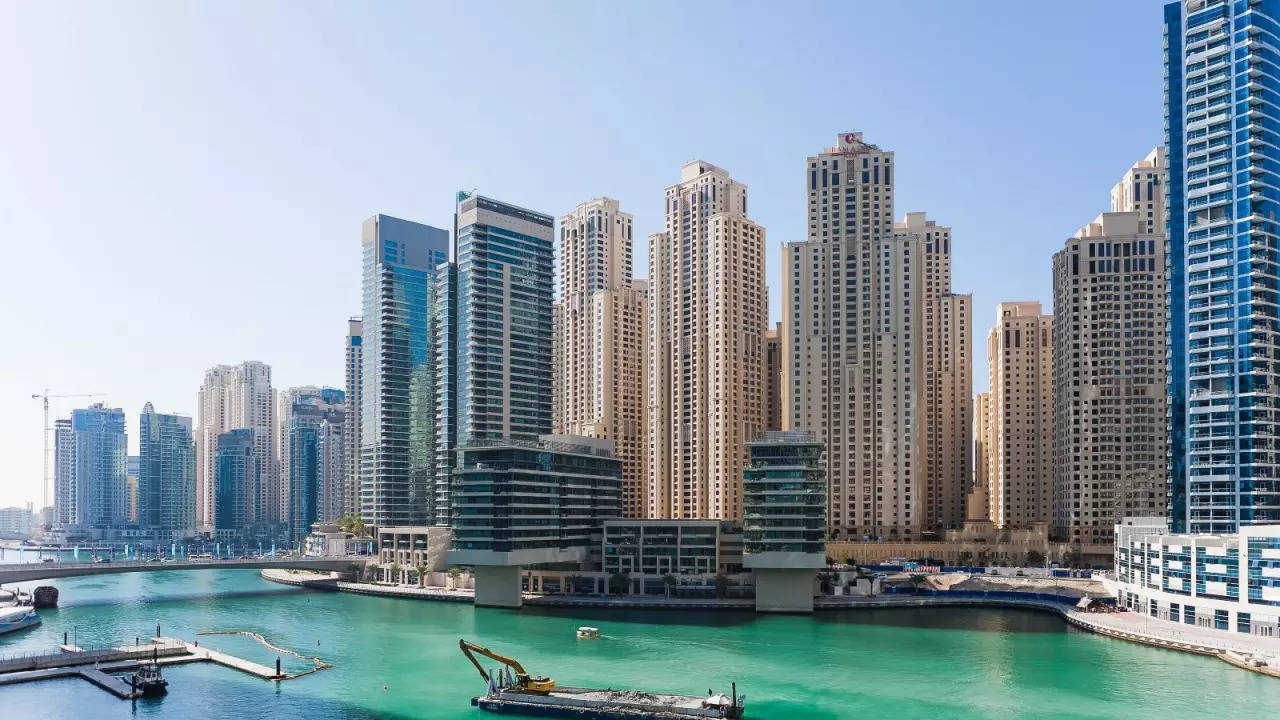 dubai records aed10.1 billion in weekly real estate transactions