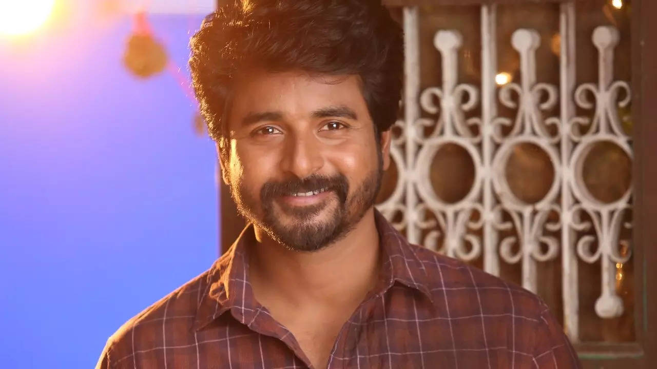 'ayalaan' box office collection day 1: sivakarthikeyan's film gets a steady start, mints more than rs 13 crores