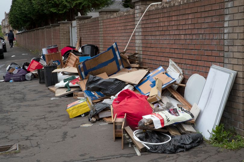 Scots Make 285 000 Fly Tipping Reports In Four Years With Just 51   AA1mTLJg.img