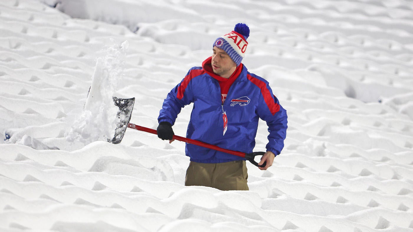 2024 NFL playoffs Bills ask for help shoveling snow ahead of