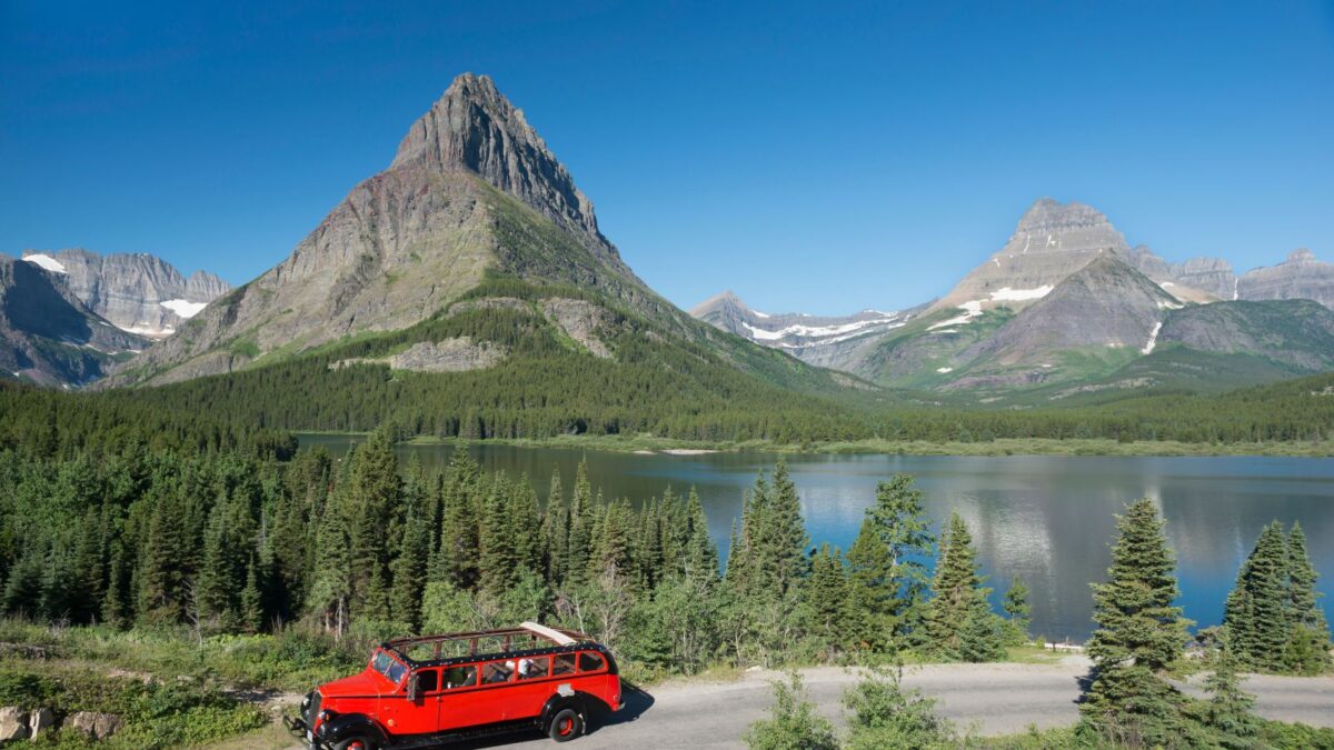 <p><a href="https://www.flannelsorflipflops.com/amazing-national-park-drives-you-dont-want-to-miss/">20 Best National Park Drives</a></p>