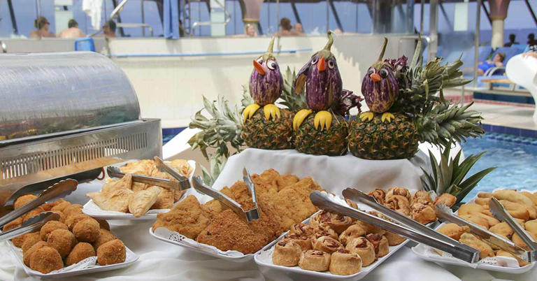 10 Things You Should Avoid Eating on a Cruise