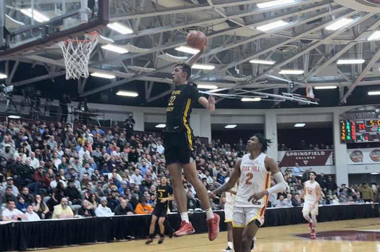 Live updates, highlights Cooper Flagg dazzling at Hoophall Classic