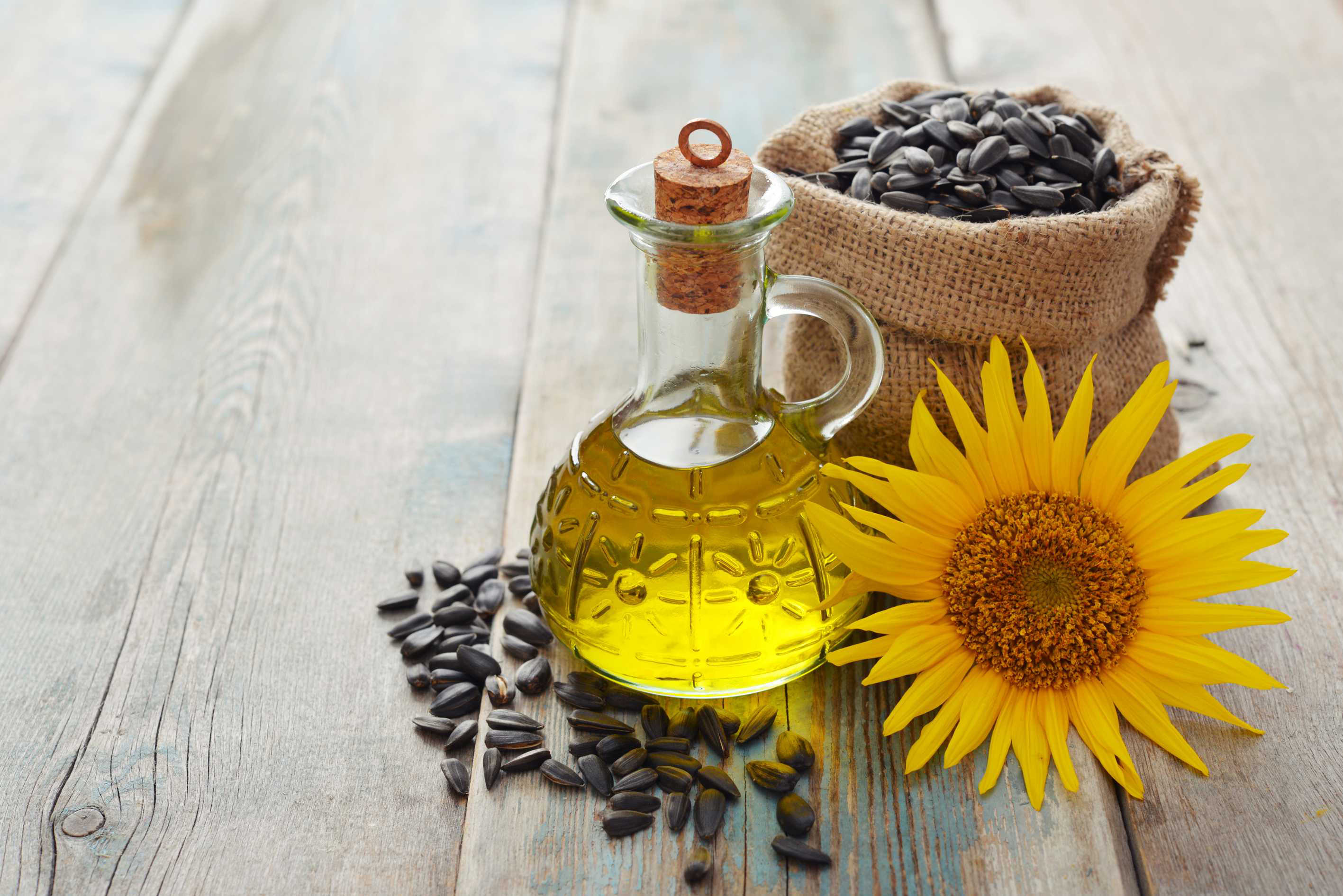 The Skin Benefits of Sunflower Oil: Advice from Nutrition Professionals