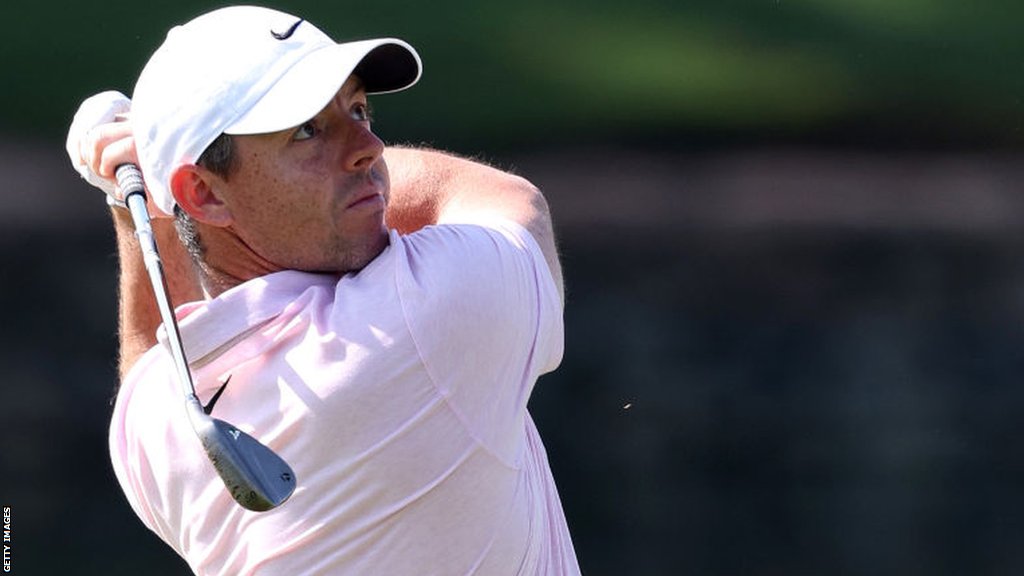 fleetwood leads mcilroy by one after 63 in dubai