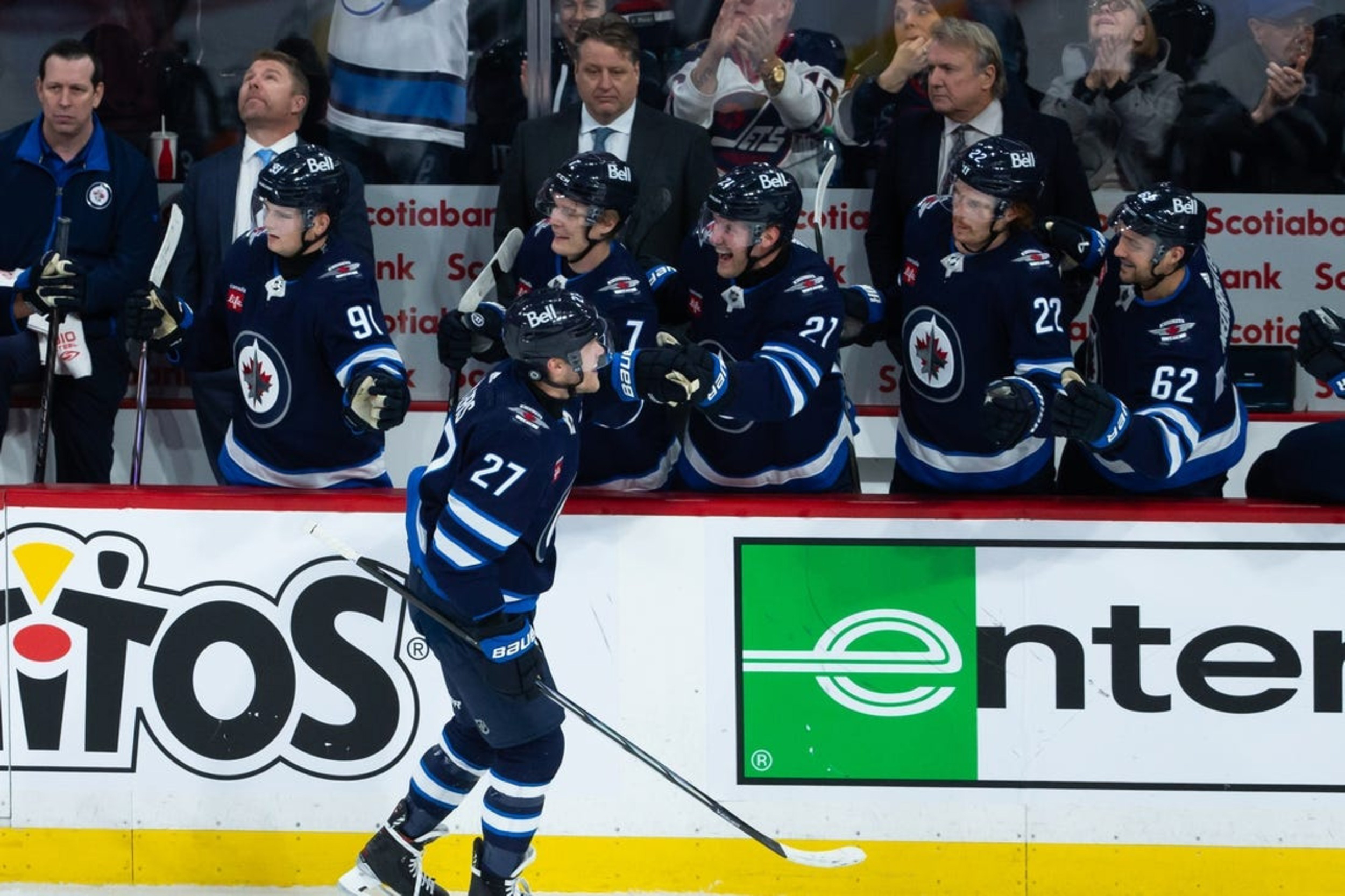 Jets ride record win streak into matchup with Flyers