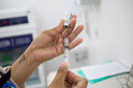 Pfizer já distribuiu globalmente mais de 4,7 bilhões de doses da vacina Comirnaty. Foto: Tiago Queiroz