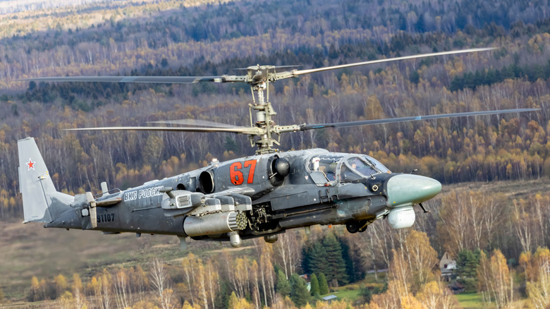 kamov ka-52 alligator vs ah-64 apache: which fighter helicopter is better?