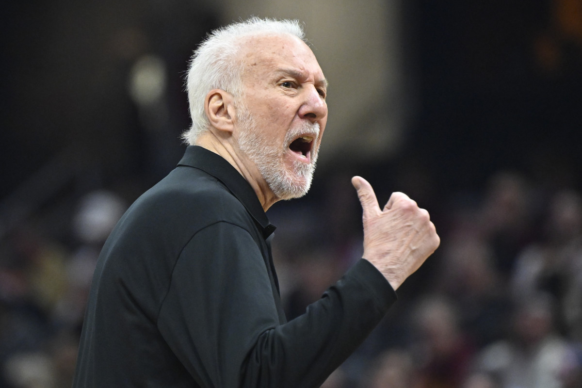 gregg popovich slams chicago bulls fans for booing jerry krause