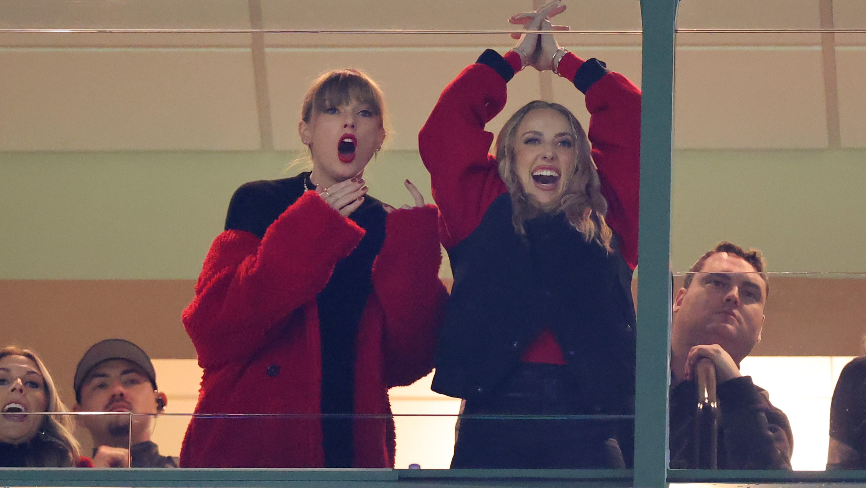 Real Story Behind Taylor Swift & Brittany Mahomes’ Chiefs Puffer Jackets