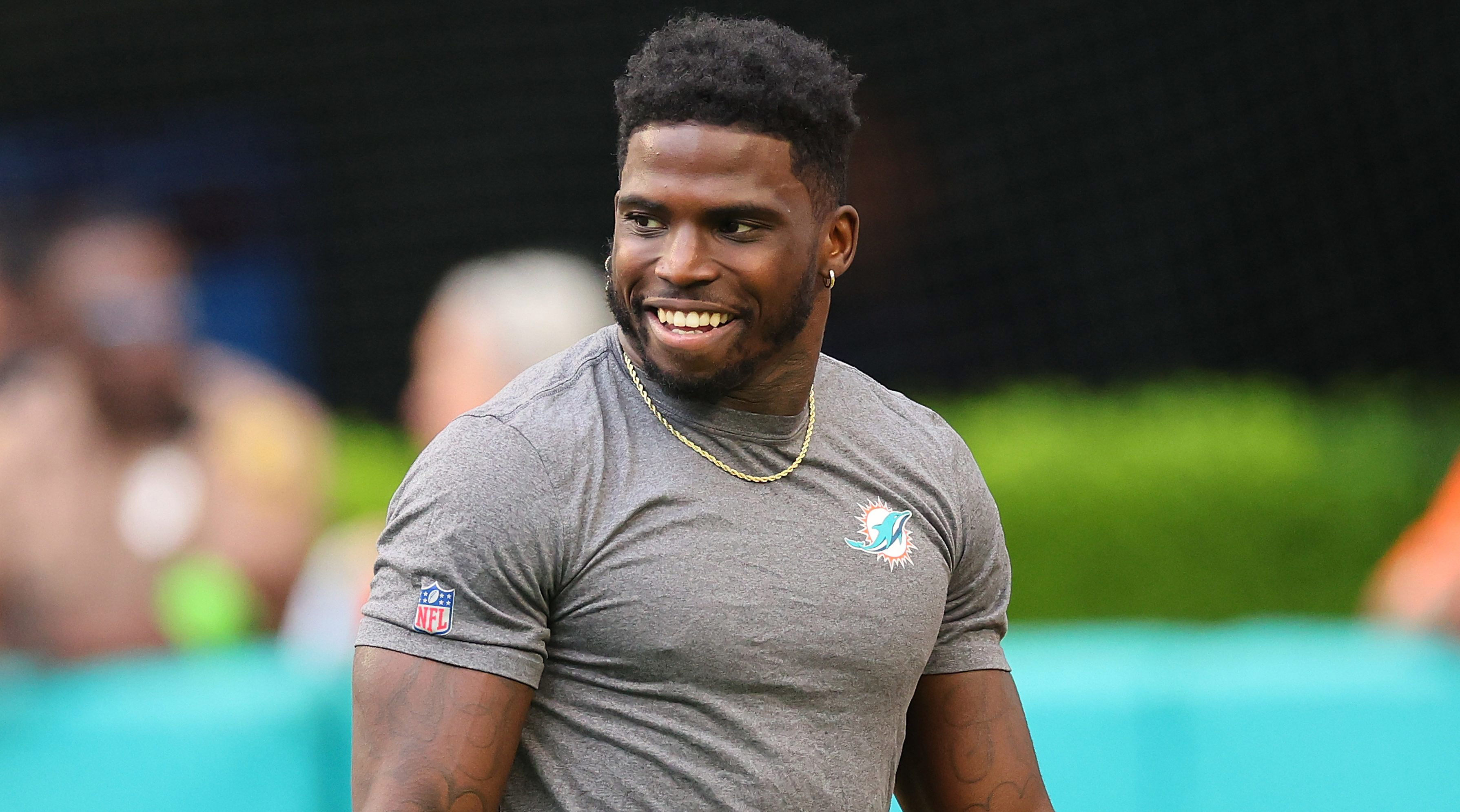 Tyreek Hill Drops One-Liner Upon Arrival for Chiefs vs. Dolphins [LOOK]