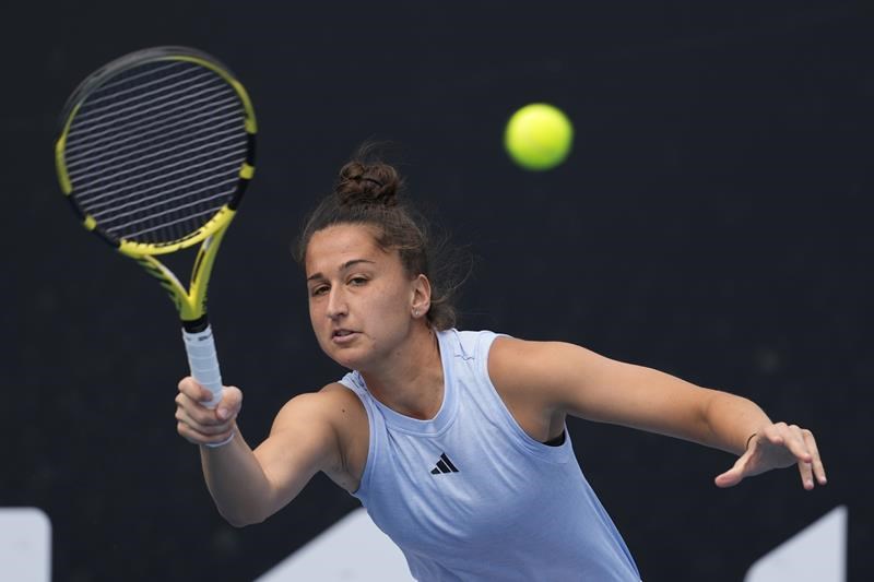 leylah fernandez among the early winners at the first 15-day australian open
