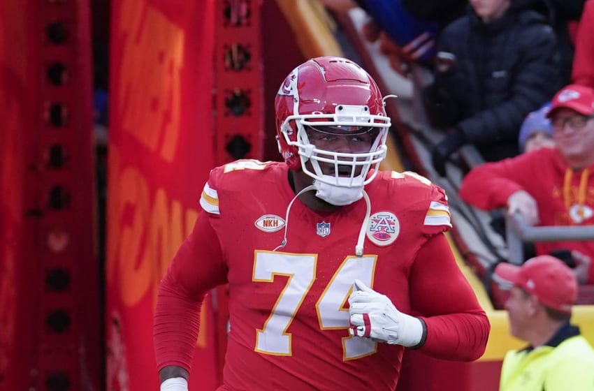 chiefs fans want jawaan taylor left out in the cold after another costly penalty