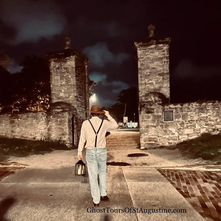 Locals tour free at St. Augustine's oldest haunted tours