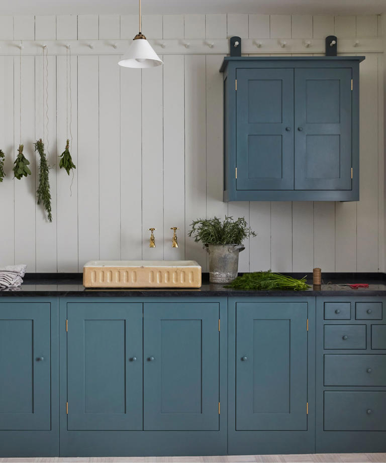 What is a Shaker kitchen? Interior designers explain the key features ...