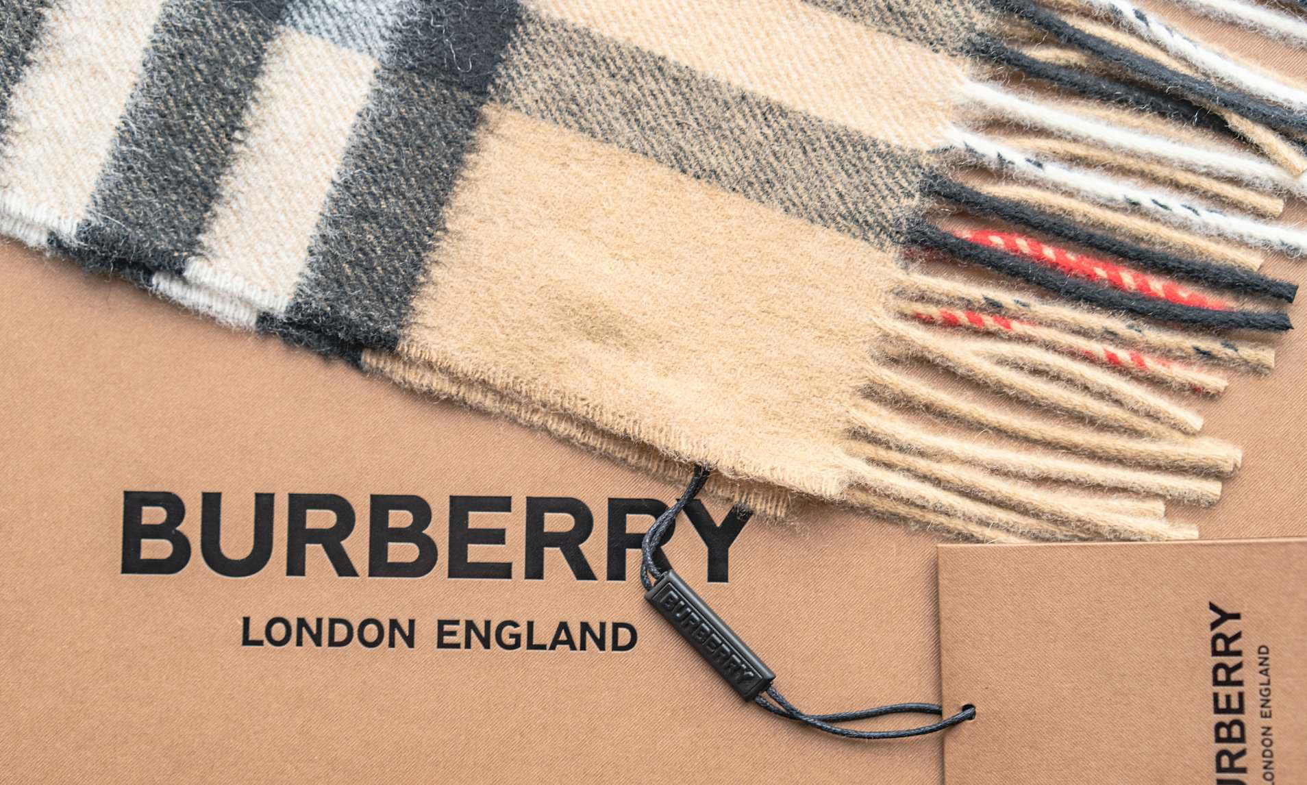 Burberry issues profit warning as super-rich tighten purse strings