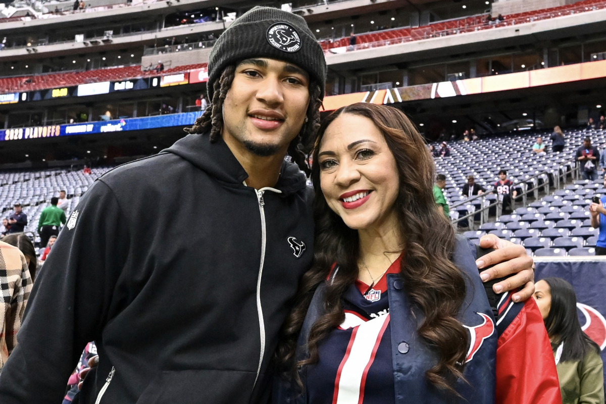 Photo Of C.J. Stroud, Mom Going Viral Before Browns-Texans Game