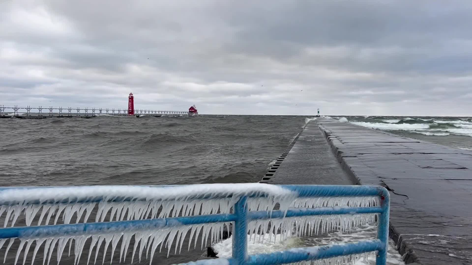 Cold And Windy Lake Michigan On Jan 13 2024   AA1mVzHY.img