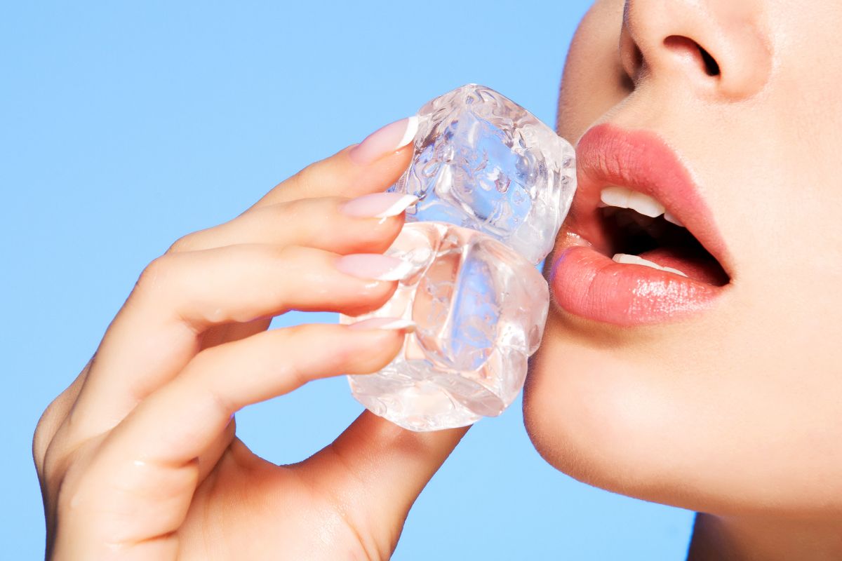 mastigar gelo faz mal à saúde bucal?