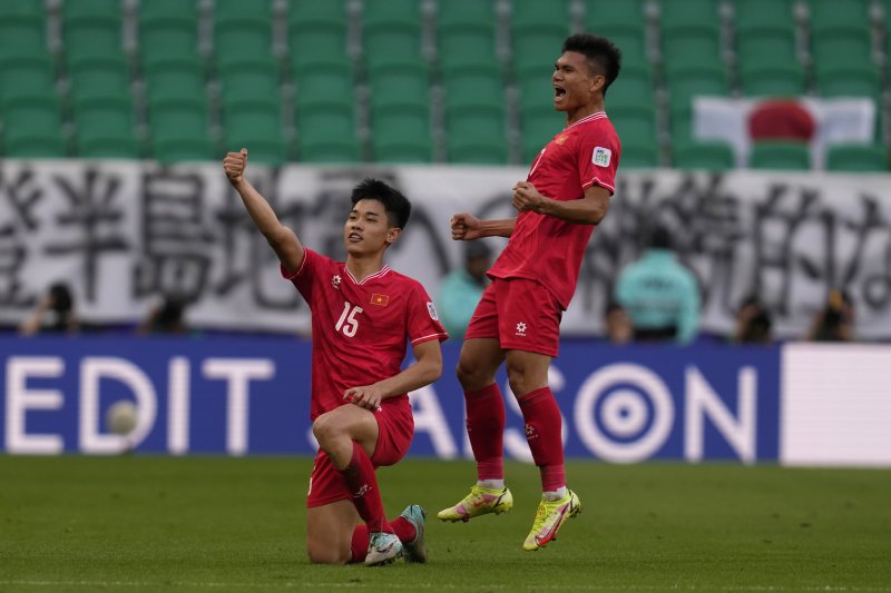 베트남 미쳤다... 일본 1군 대표팀 상대로 아시안컵 전반 2-3 난타전 충격 [속보]