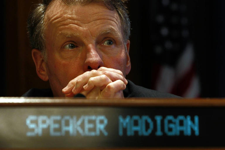 House Speaker Michael Madigan heads a committee hearing in January 2007 regarding a rate hike requested by ComEd.