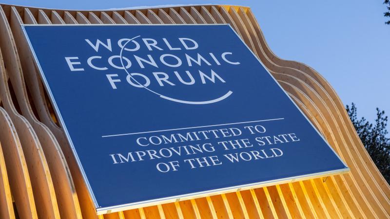 le roi et la reine attendus au forum économique mondial de davos la semaine prochaine