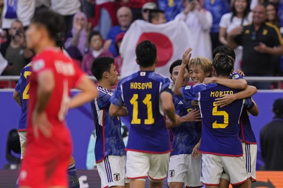 베트남 ‘돌격축구’에 큰 코 다친 일본…난타전 끝 4-2승