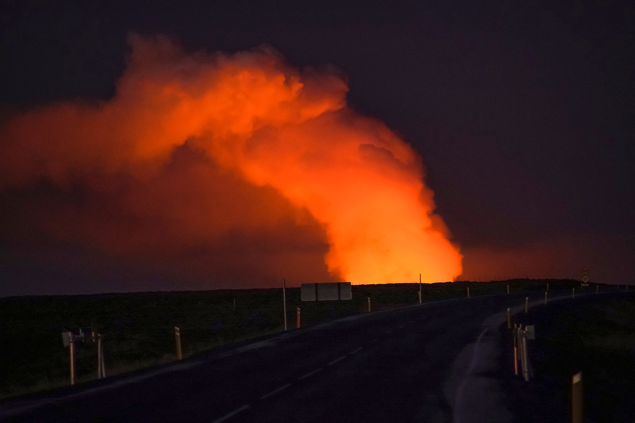 neuer vulkanausbruch auf island - gefahr für evakuierten ort