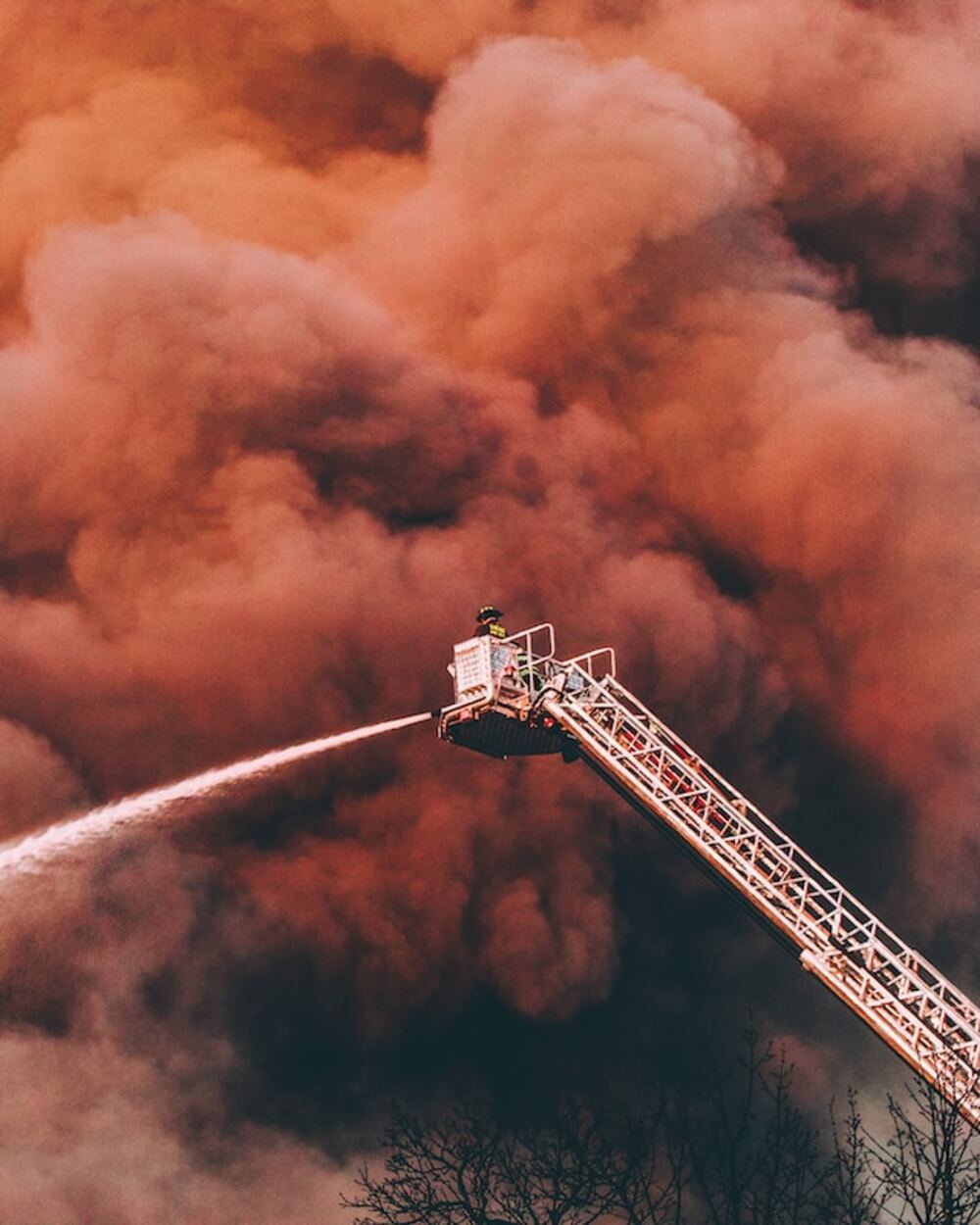 amazon, “l’amazon russe” en feu : des employés sautent de 3 étages pour échapper aux flammes