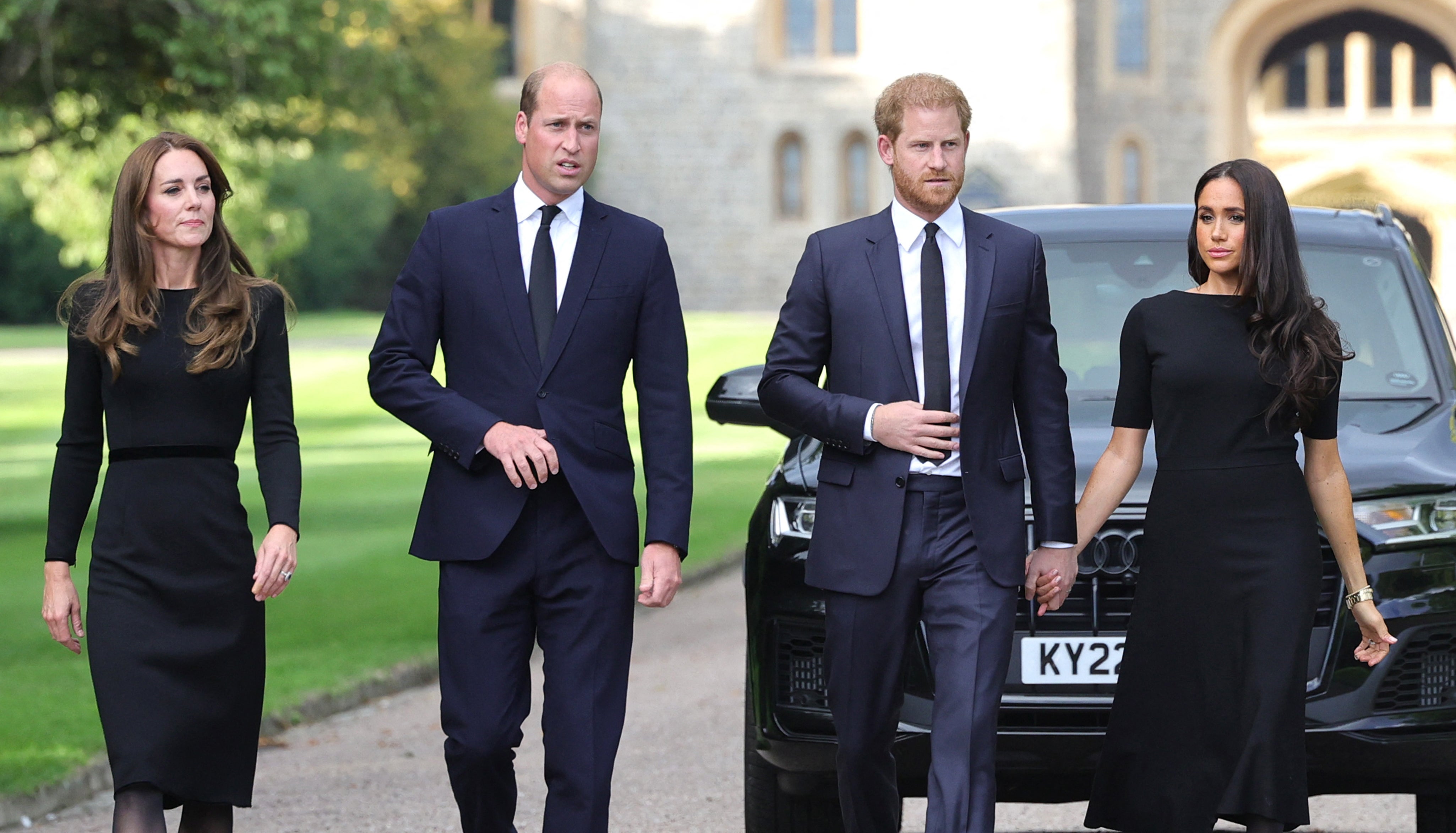 prince william insisted on ‘awkward’ walkabout with harry and meghan after queen’s death