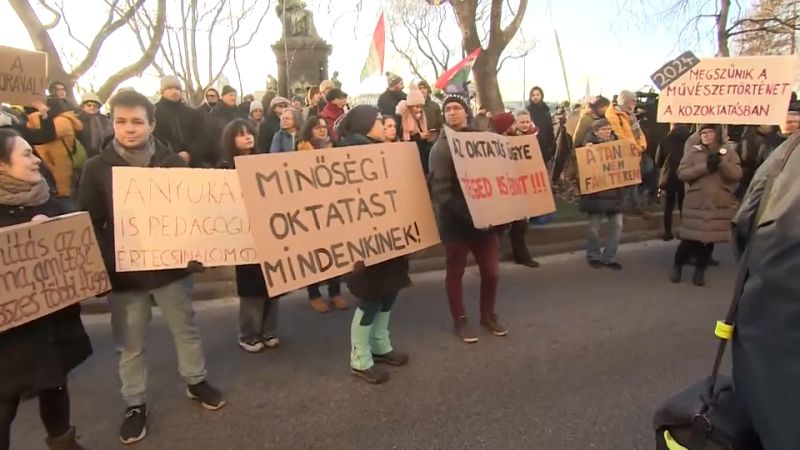 demonstrationen in budapest: lehrer brauchen endlich höhere gehälter
