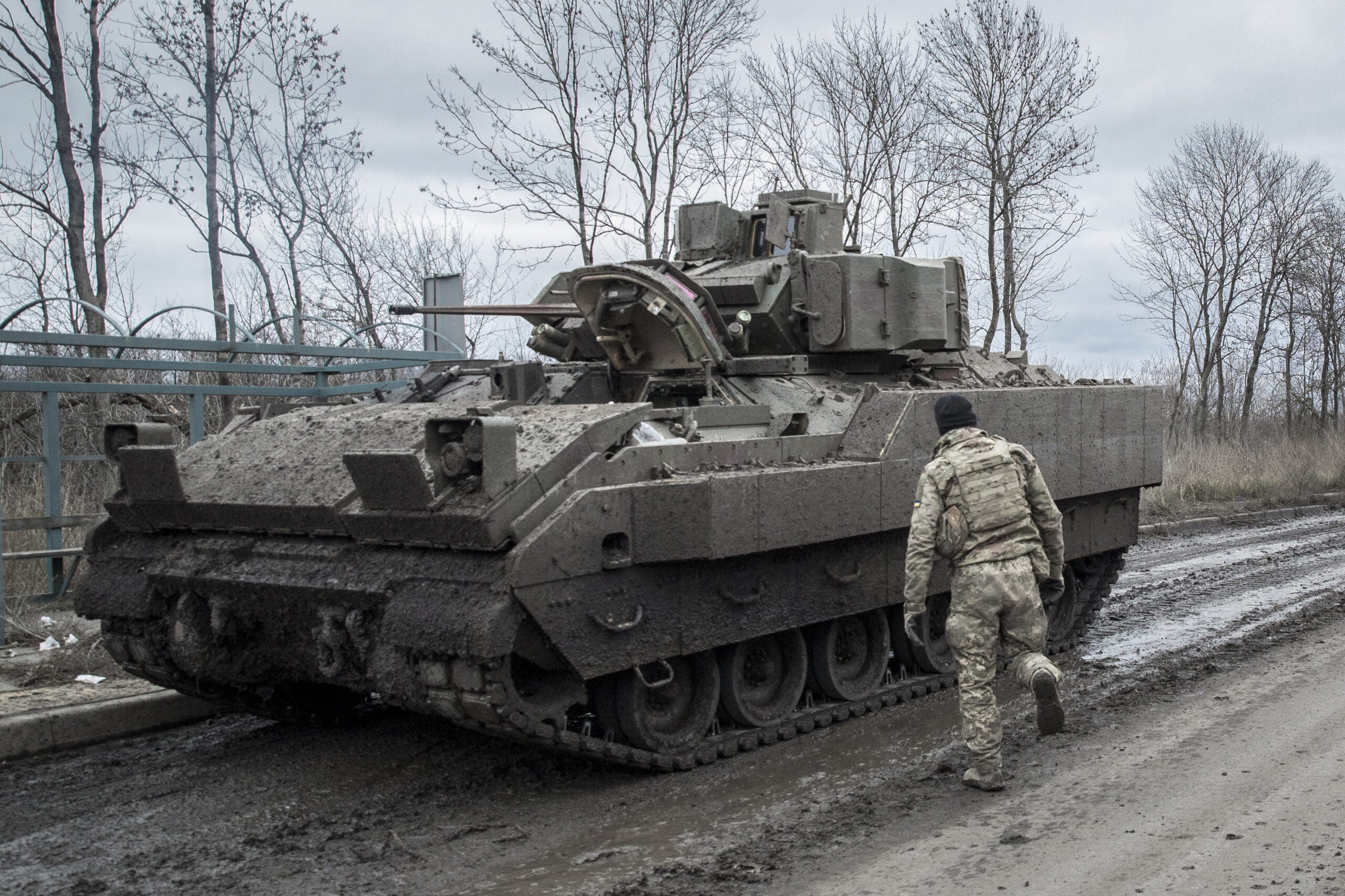 bradley fighting vehicles are taking out modern tanks in ukraine