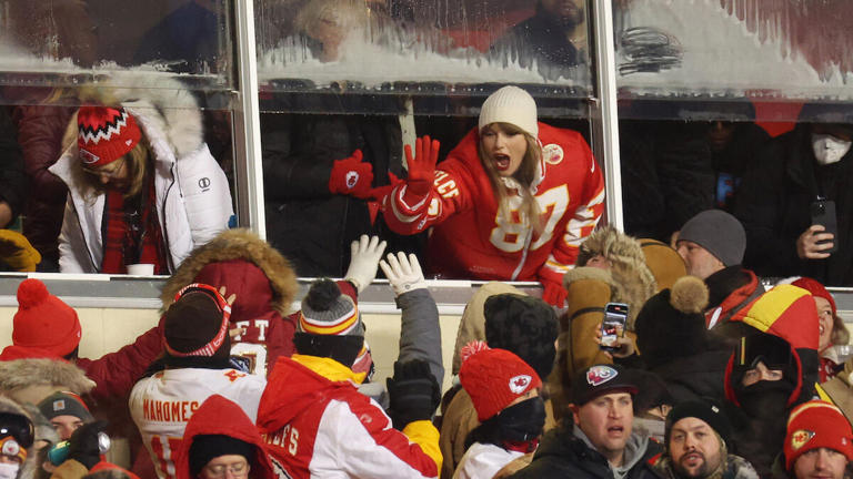 WATCH: Taylor Swift Goes Viral During Chiefs' Playoff Win
