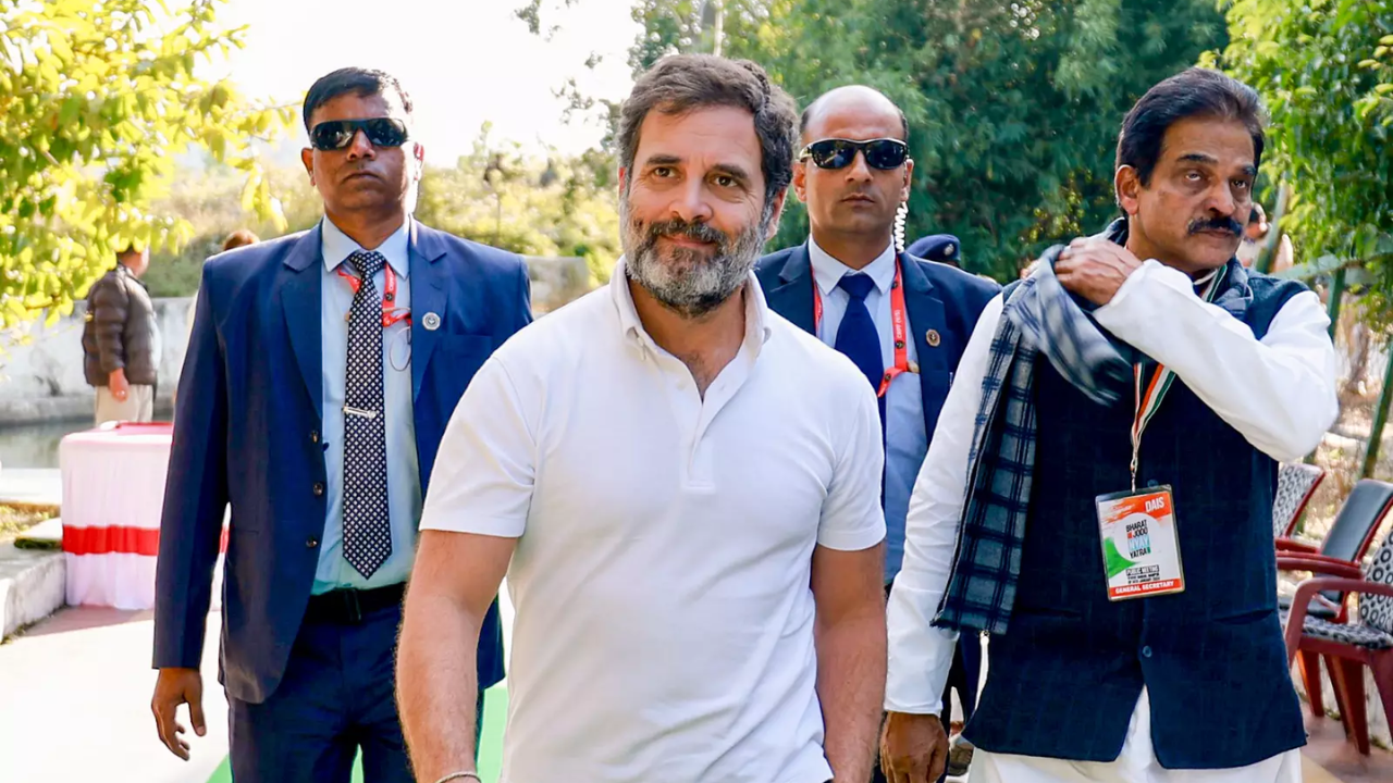 with deora exit, exodus of rahul gandhi's band of 'dynasts' nearly complete