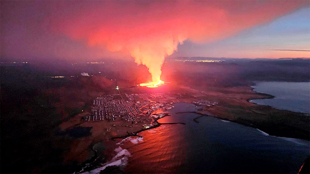vulcão entra em atividade ao lado de porto pesqueiro, na islândia
