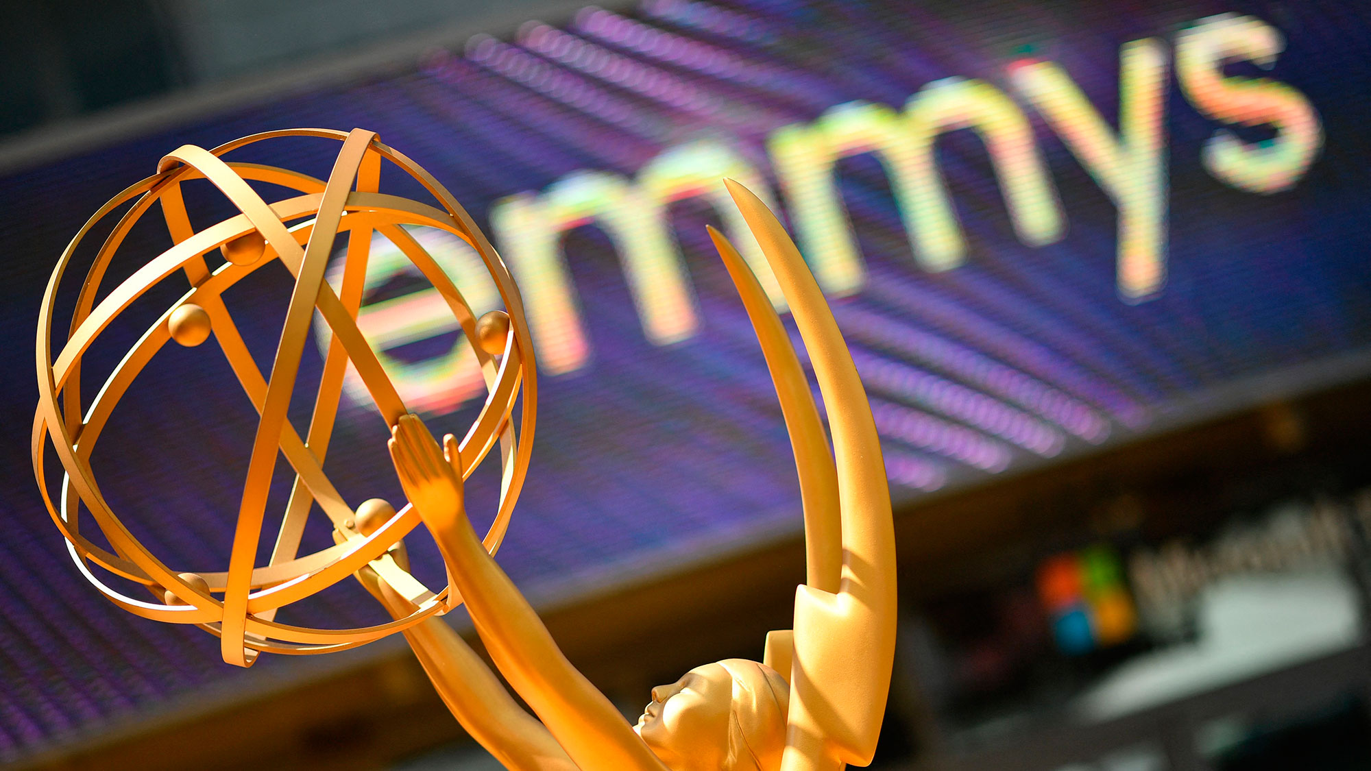 premios emmy 2023: presentadores, a qué hora y cómo ver por tv e internet