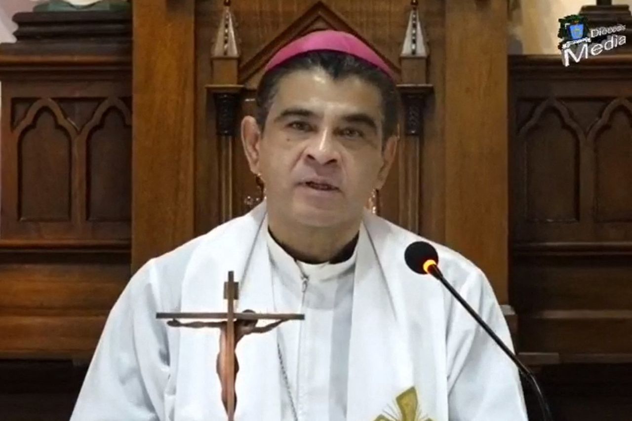 nicaragua expels 19 imprisoned catholic clerics to vatican