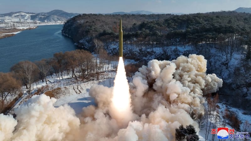 kim čong-un nechal provést další raketový test. kldr odpálila nadzvukovou střelu