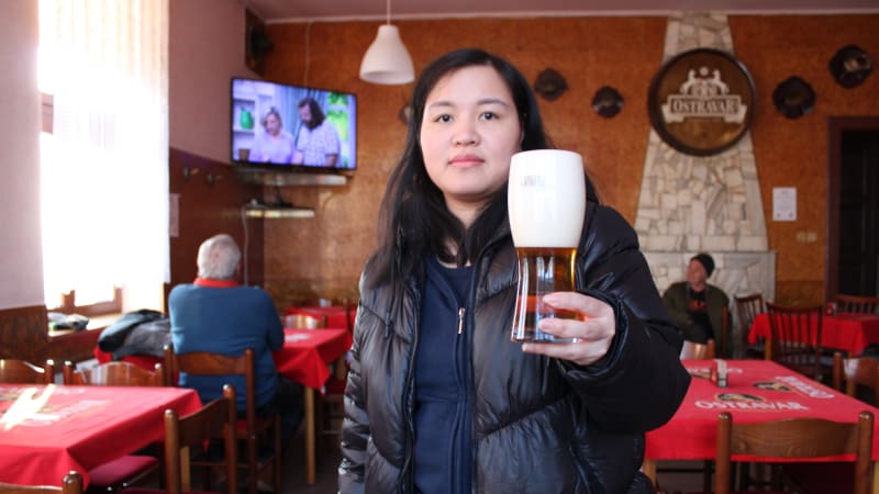 reportáž: české hospody jsou v krizi. výčepy piva teď zachraňují i vietnamští živnostníci