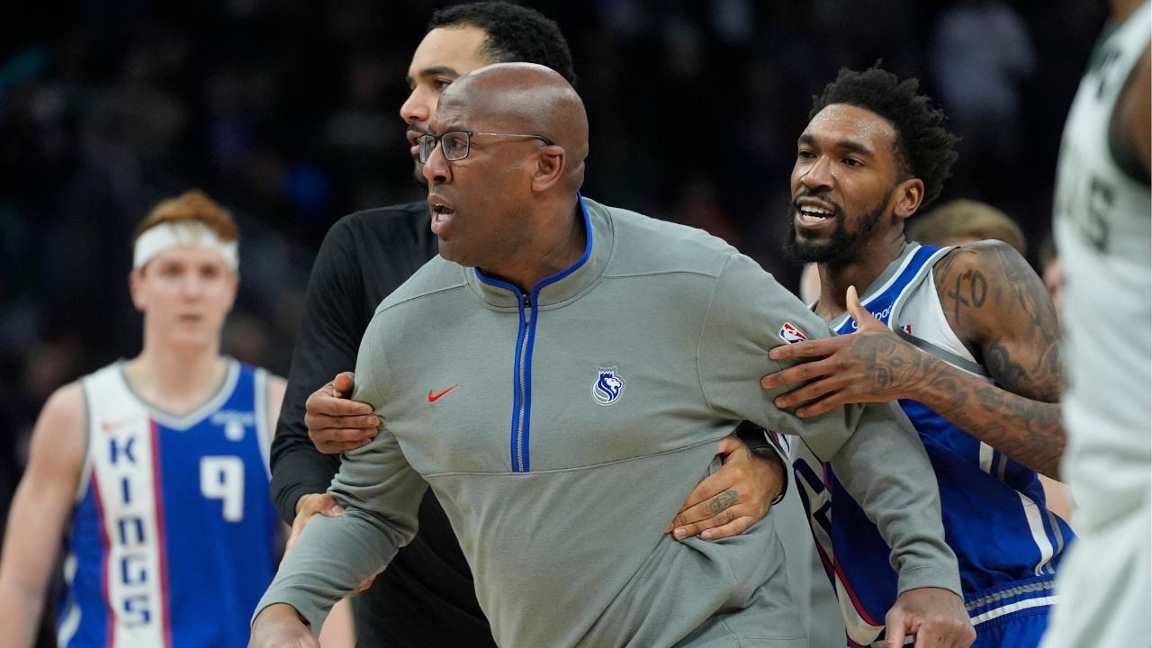 Kings Coach Mike Brown Pulls Out Laptop To Point Out Missed Calls Vs. Bucks