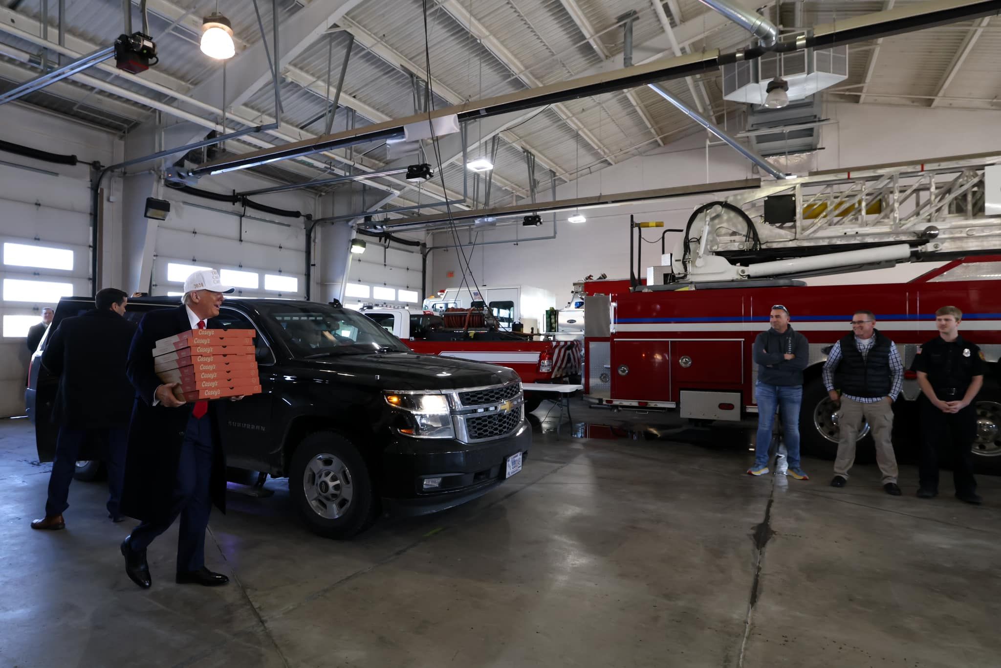 In Photos: Trump, Republican 2024 Rivals Make Last-ditch Appeal To Iowa ...