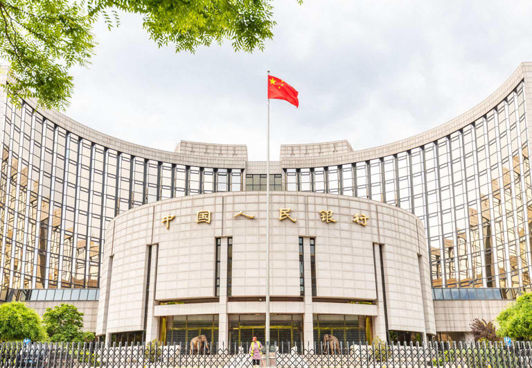 PBOC keeps one-year medium-term lending facility rate steady at 2.5% to aid economic recovery