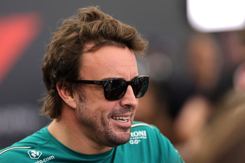 alonso se vê em “posição única” no mercado e cutuca hamilton na ferrari: “não era sonho”