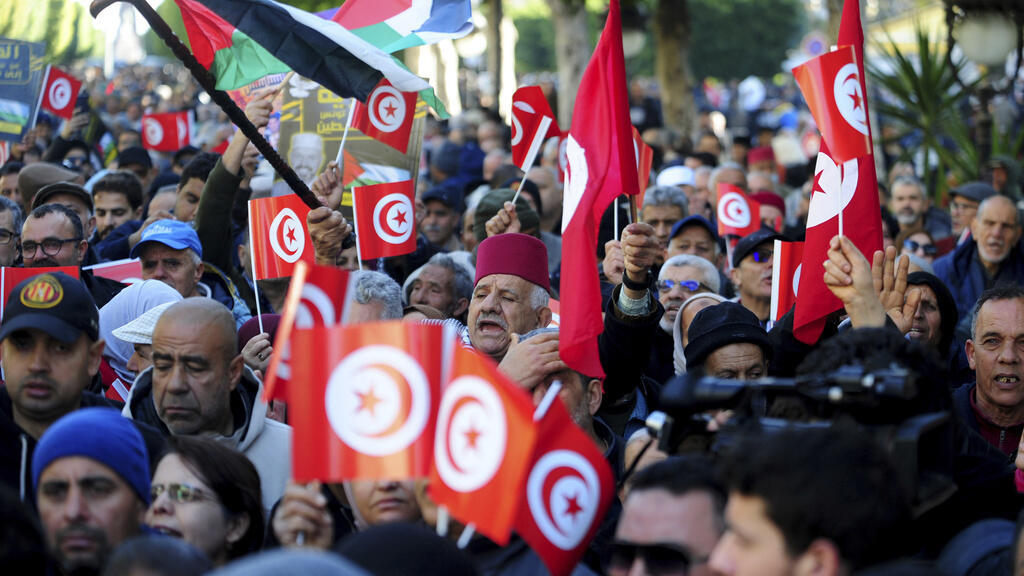 tunisie: un 13e anniversaire de la révolution entre amertume et espoirs