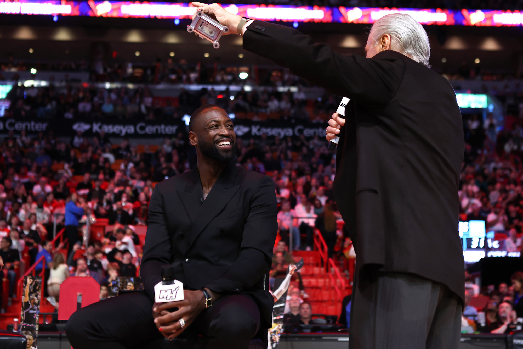 Miami Heat To Build Eight-Foot Dwyane Wade Statue Outside Arena As ...