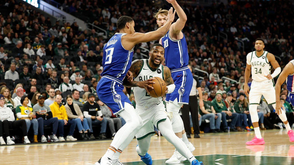 Damian Lillard Hits Buzzer-beater As Kings Fall To Bucks 143-142 In OT