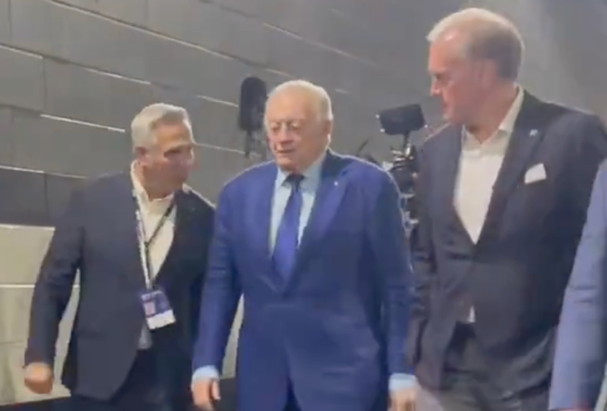 Jerry Jones Appeared Devastated As He Entered Cowboys Locker Room After ...