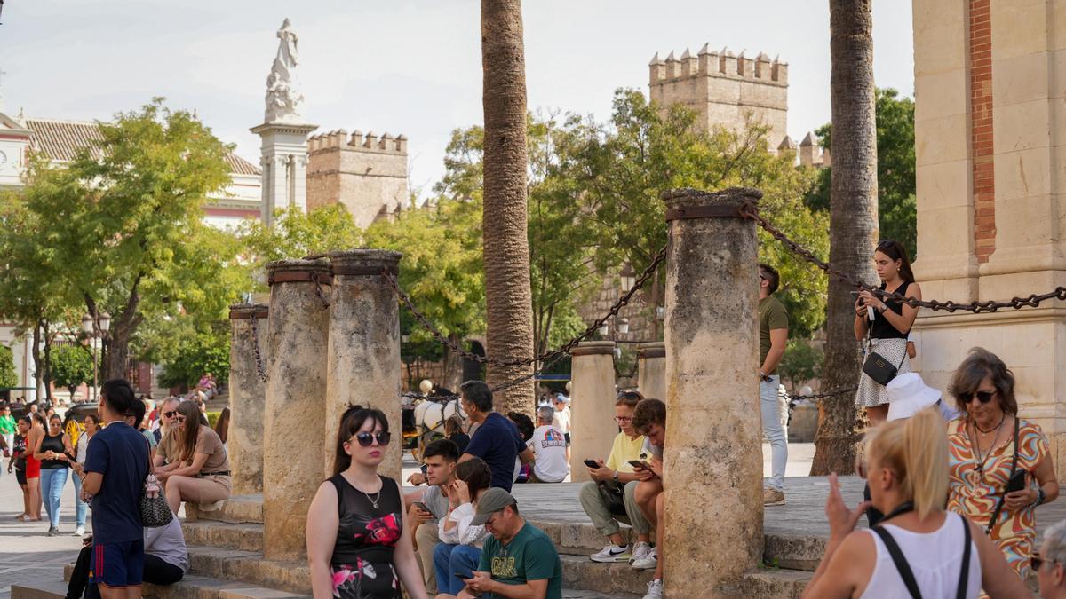 De Tirar La Muralla A Los Pisos Turísticos: En Sevilla Siempre Gana El ...