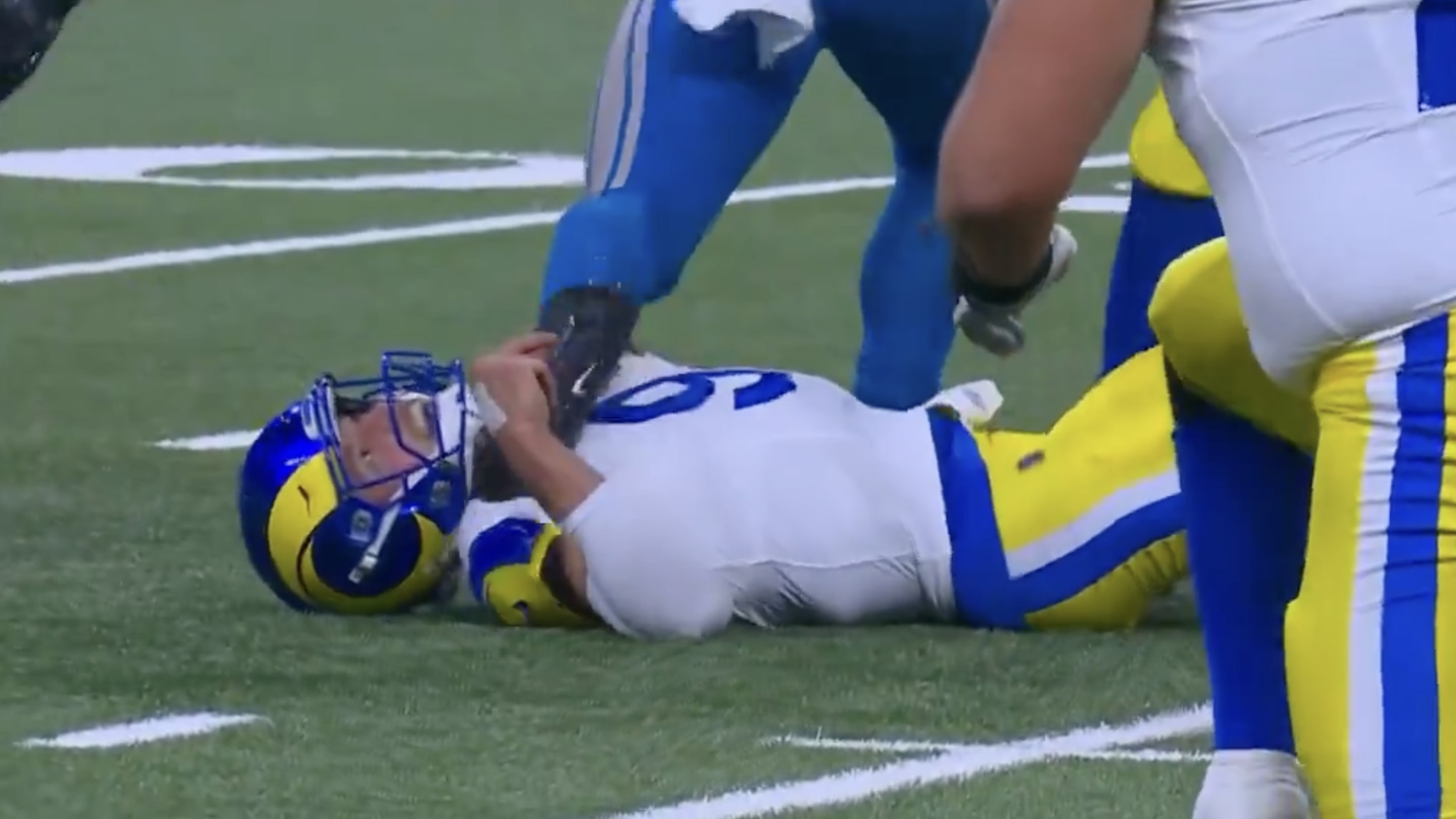 Matthew Stafford Looked Like He Was Knocked Out Of The Rams - Lions ...