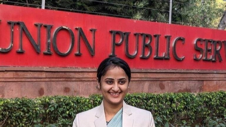 success story: meet radha who bagged 7th rank in her first upsc attempt